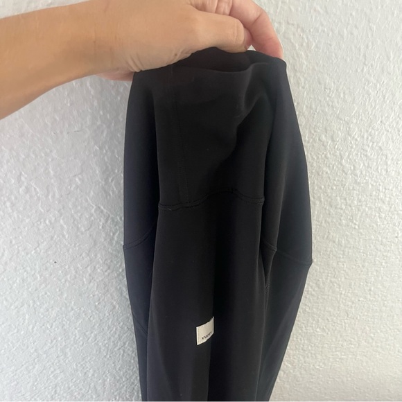Vuori Black Leggings - Picture 13 of 16